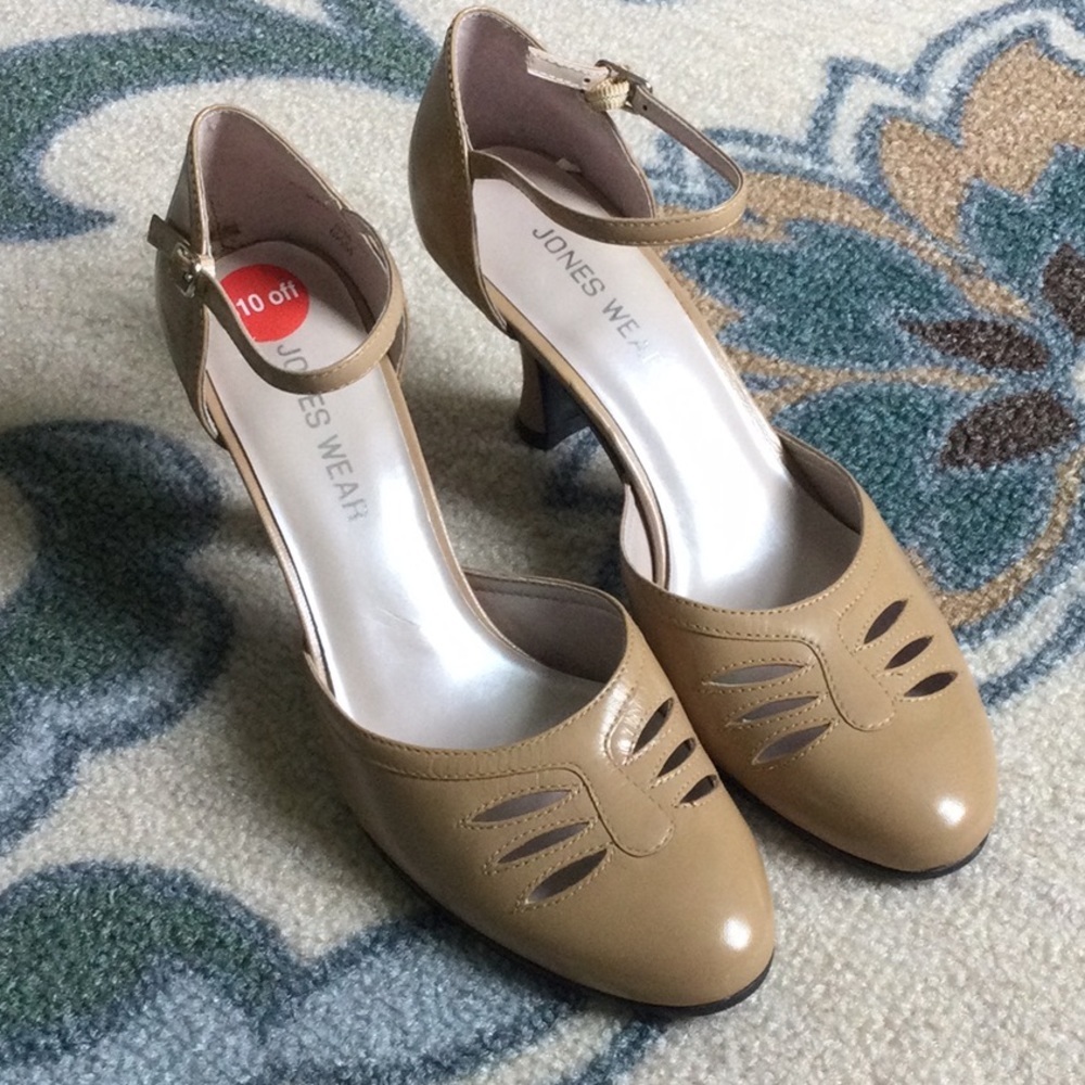 Jones Wear Women's Leather Mary Jane 3" Heel Pumps, size 6.5M